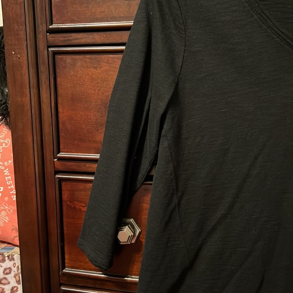 3/4 sleeve T-shirt long tail. - Picture 3 of 5